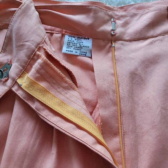 High Rise Short in 100% Silk - Picture 3 of 6